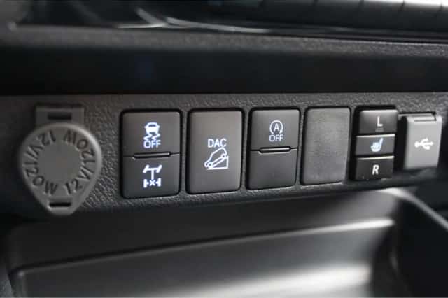 Toyota Hilux (2024) thumbnail 24