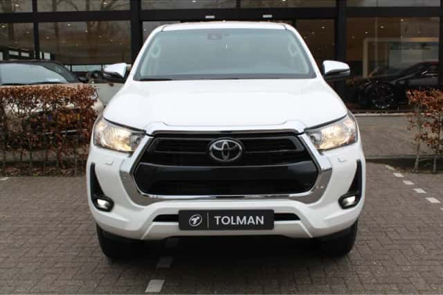 Toyota Hilux (2024) thumbnail 5