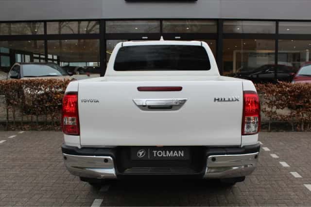 Toyota Hilux (2024) thumbnail 7