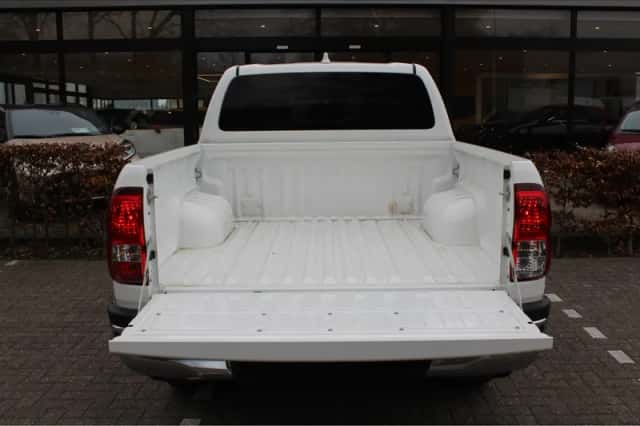 Toyota Hilux (2024) thumbnail 8