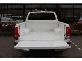 Toyota Hilux (2024) thumbnail 8