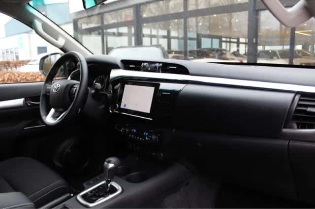 Toyota Hilux (2024) thumbnail 9