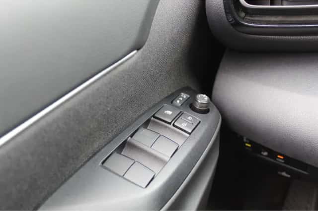 Toyota Yaris (2025) thumbnail 12