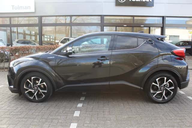 Toyota C-HR (2018) thumbnail 2