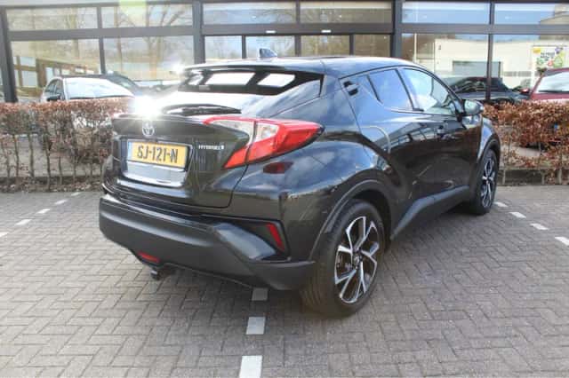 Toyota C-HR (2018) thumbnail 11