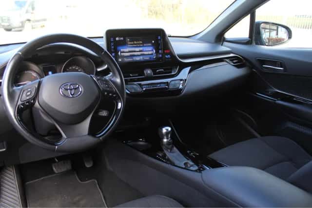 Toyota C-HR (2018) thumbnail 16