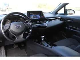 Toyota C-HR (2018) thumbnail 16