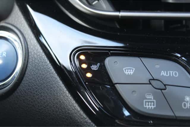Toyota C-HR (2018) thumbnail 18