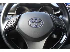 Toyota C-HR (2018) thumbnail 19