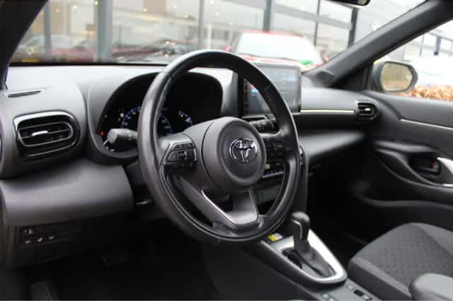 Toyota Yaris (2021) thumbnail 2