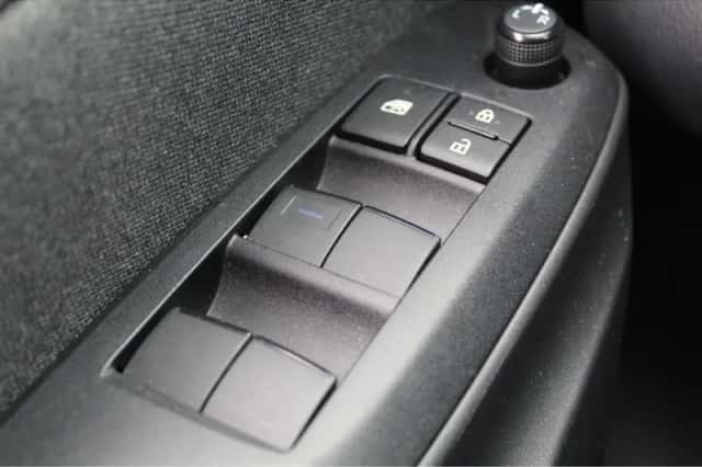 Toyota Yaris (2021) thumbnail 21