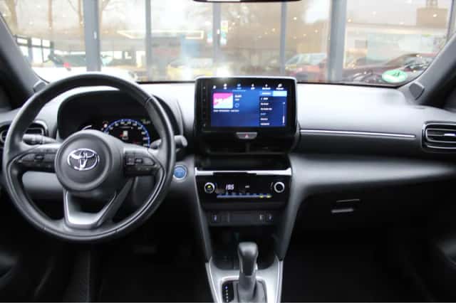 Toyota Yaris (2021) thumbnail 4