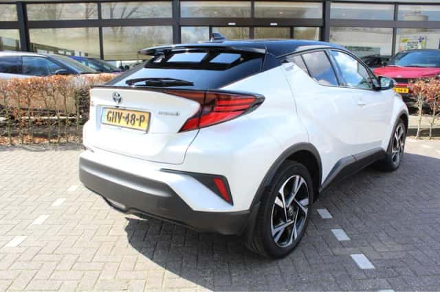 Toyota C-HR (2022) thumbnail 11