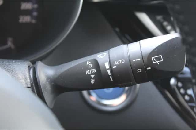 Toyota C-HR (2022) thumbnail 22