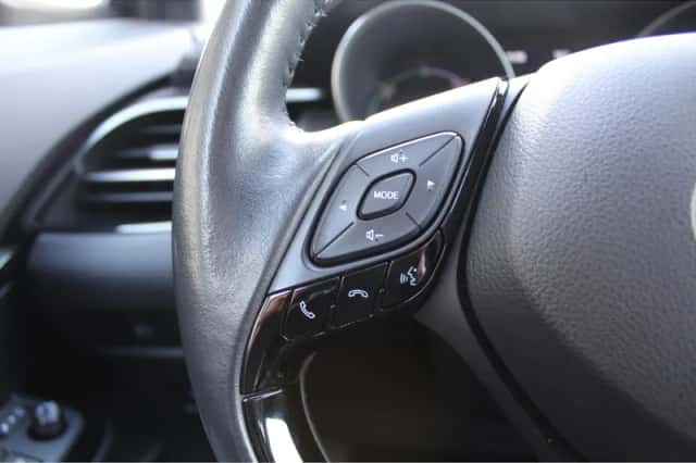 Toyota C-HR (2022) thumbnail 24