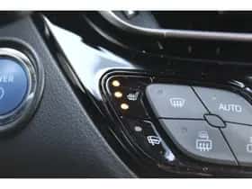 Toyota C-HR (2022) thumbnail 4