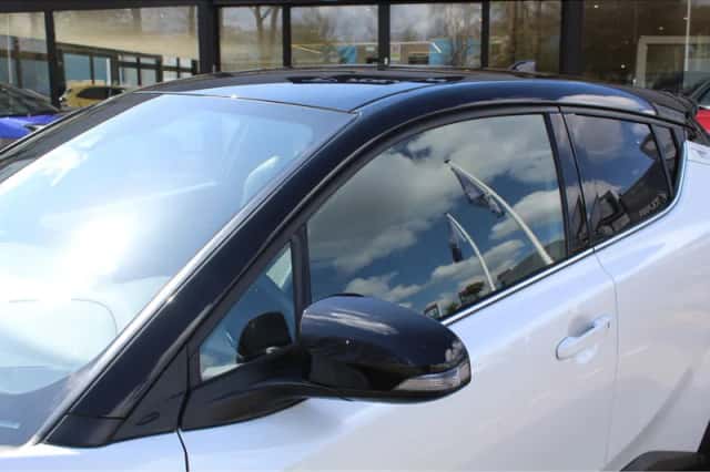 Toyota C-HR (2022) thumbnail 9