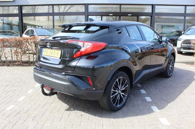 Toyota C-HR (2017) thumbnail 13