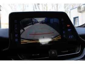 Toyota C-HR (2017) thumbnail 16