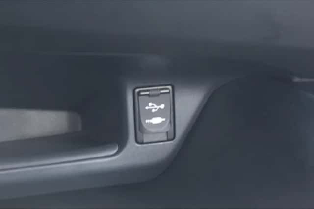 Toyota C-HR (2017) thumbnail 25