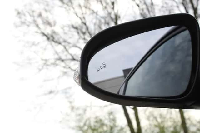 Toyota C-HR (2023) thumbnail 15