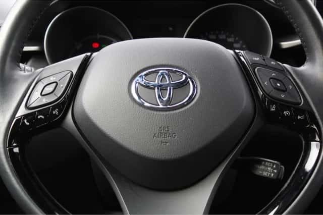 Toyota C-HR (2023) thumbnail 18