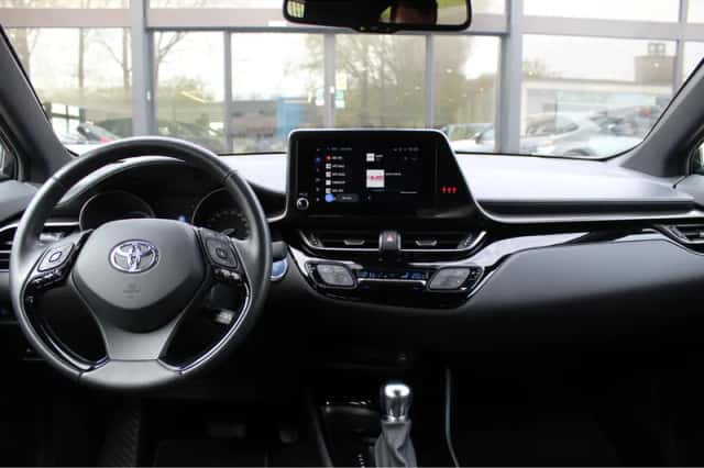 Toyota C-HR (2023) thumbnail 4