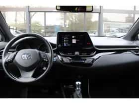 Toyota C-HR (2023) thumbnail 4