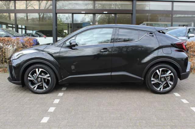 Toyota C-HR (2023) thumbnail 5