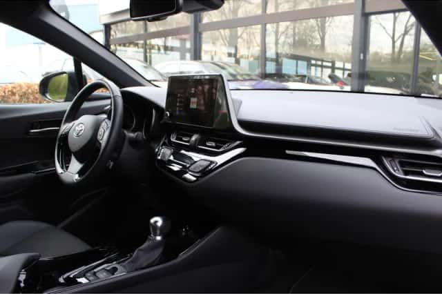 Toyota C-HR (2023) thumbnail 6