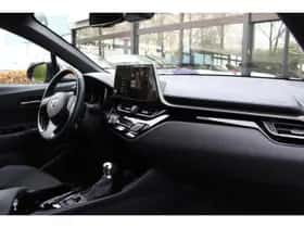 Toyota C-HR (2023) thumbnail 6