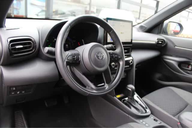 Toyota Yaris (2025) thumbnail 2