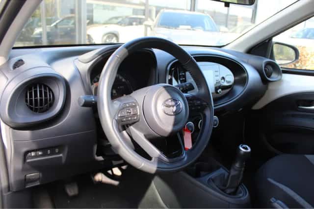 Toyota Aygo (2023) thumbnail 2