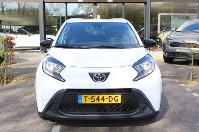 Toyota Aygo (2023) thumbnail 3