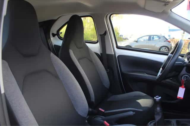 Toyota Aygo (2023) thumbnail 8