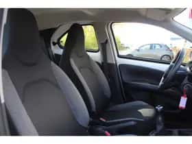 Toyota Aygo (2023) thumbnail 8