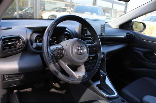 Toyota Yaris (2022) thumbnail 2