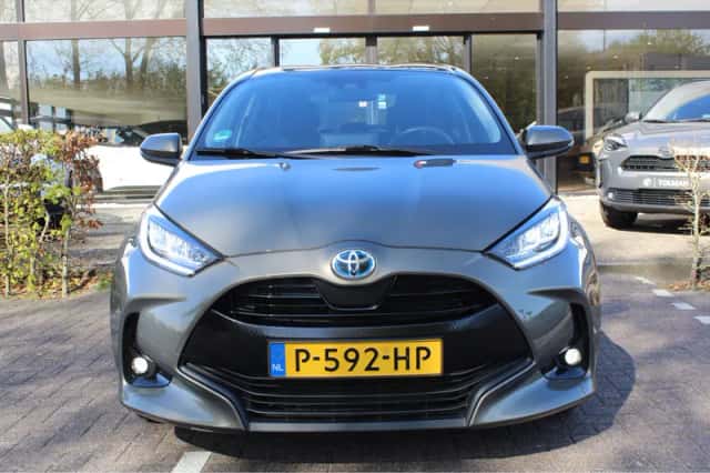 Toyota Yaris (2022) thumbnail 3