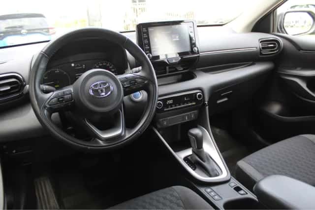 Toyota Yaris (2023) thumbnail 2