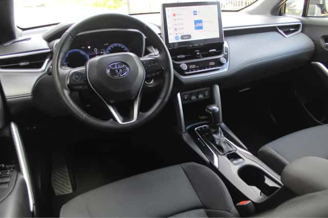Toyota Corolla (2023) thumbnail 2