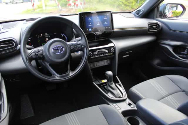 Toyota Yaris (2023) thumbnail 2