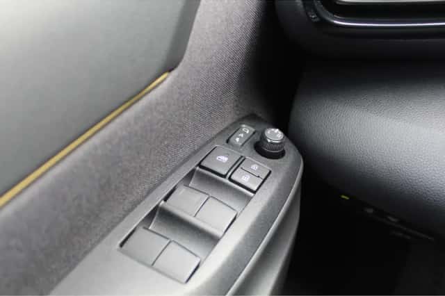 Toyota Yaris (2023) thumbnail 26