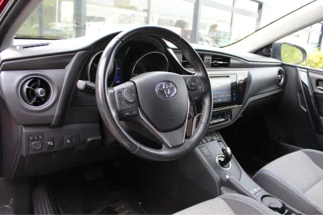 Toyota Auris (2018) thumbnail 2