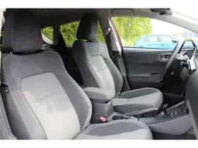 Toyota Auris (2018) thumbnail 12