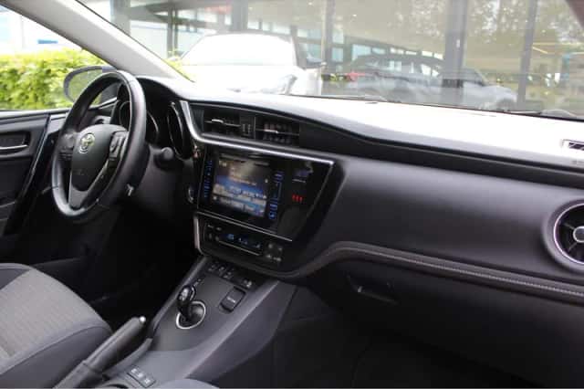 Toyota Auris (2018) thumbnail 6
