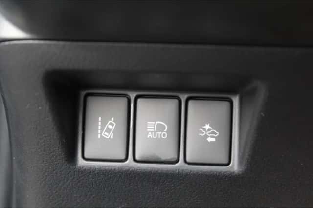 Toyota Yaris (2017) thumbnail 11