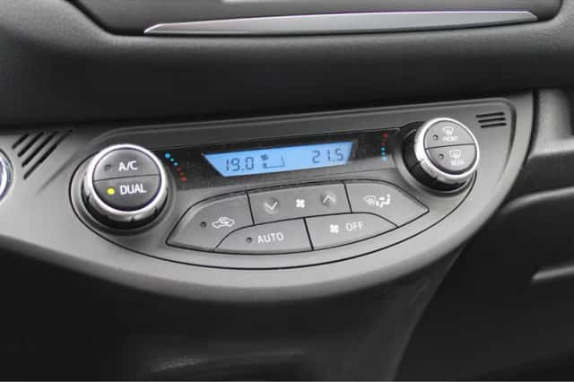 Toyota Yaris (2017) thumbnail 4