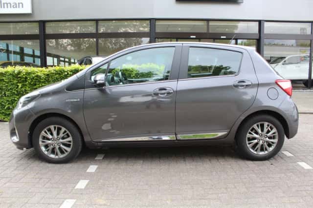 Toyota Yaris (2017) thumbnail 6