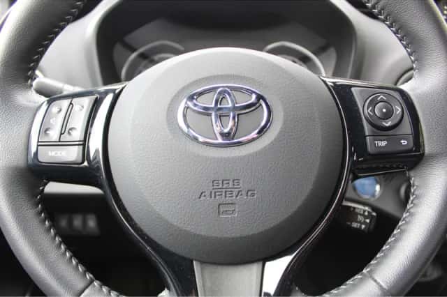 Toyota Yaris (2017) thumbnail 8
