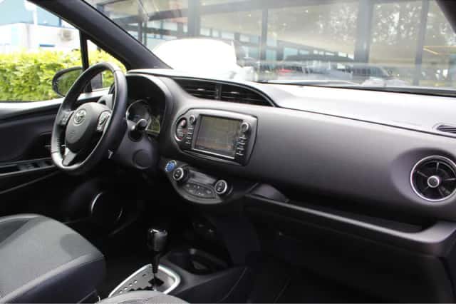 Toyota Yaris (2018) thumbnail 6